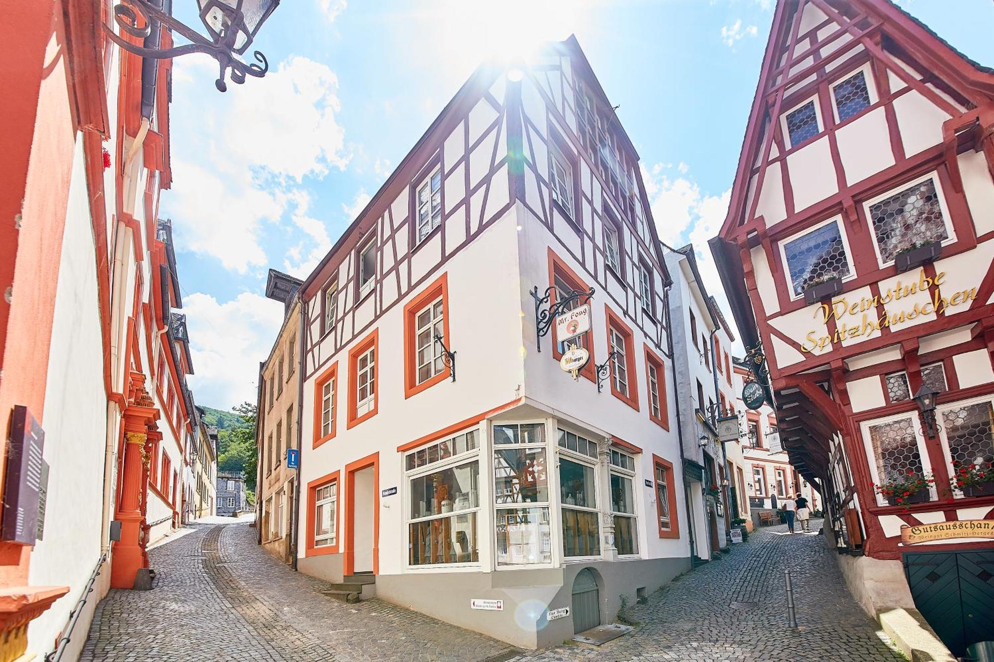 Fachwerkperle Am Historischen Marktplatz Bernkastel-Kues Luaran gambar